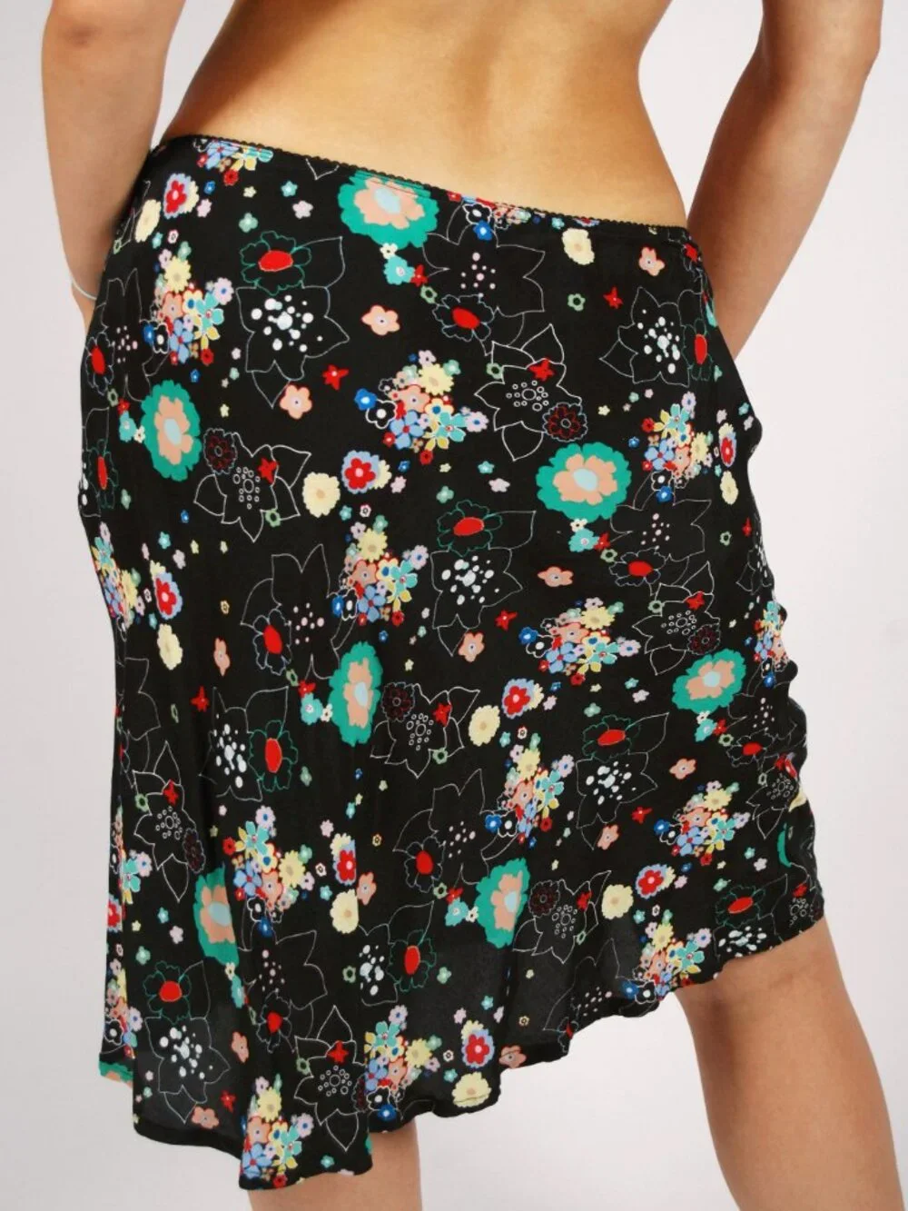 Y2K Floral Midi Skirt (M) medium black blue vintage ditsy cute chic diva preppy